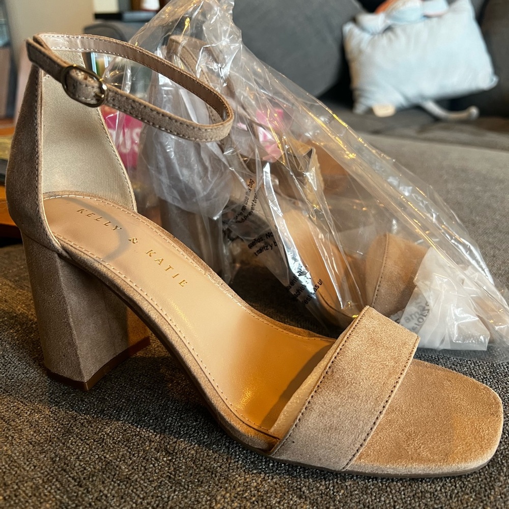 Brand new in package! Kelly and Katie nude heels size 8